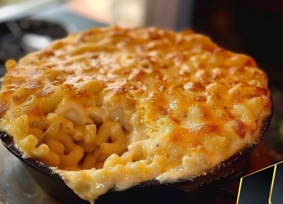 Creamy baked mac and cheese prepared at home with simple ingredients and clear steps.