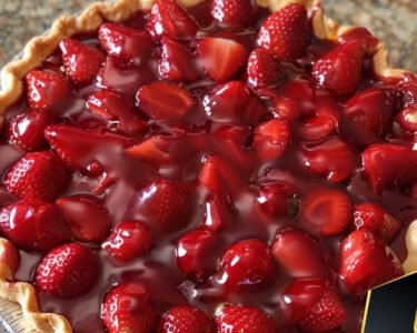 Big Boy’s Fresh Strawberry Pie prepared at home with simple ingredients and clear steps.