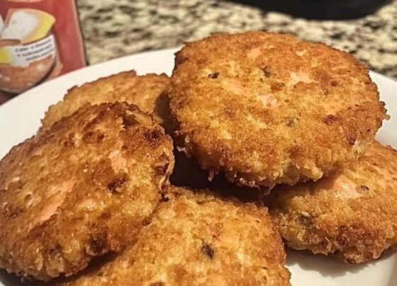 Southern salmon patties are a delicious and classic dish often enjoyed for breakfast or dinner. Here’s a simple recipe to make them: prepared at home with simple ingredients and clear steps.
