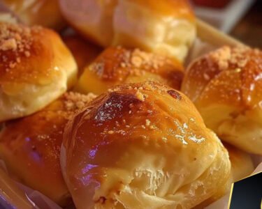Texas Roadhouse’s Rolls prepared at home with simple ingredients and clear steps.