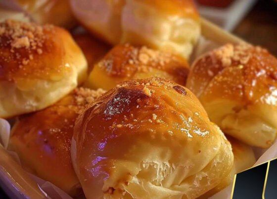 Texas Roadhouse’s Rolls prepared at home with simple ingredients and clear steps.