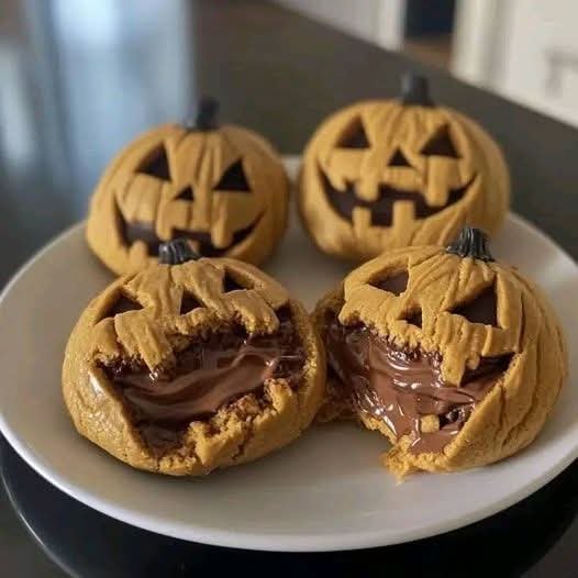 🎃🍪 Milk Chocolate Stuffed Jack-O-Lantern Cookies 🍪🎃